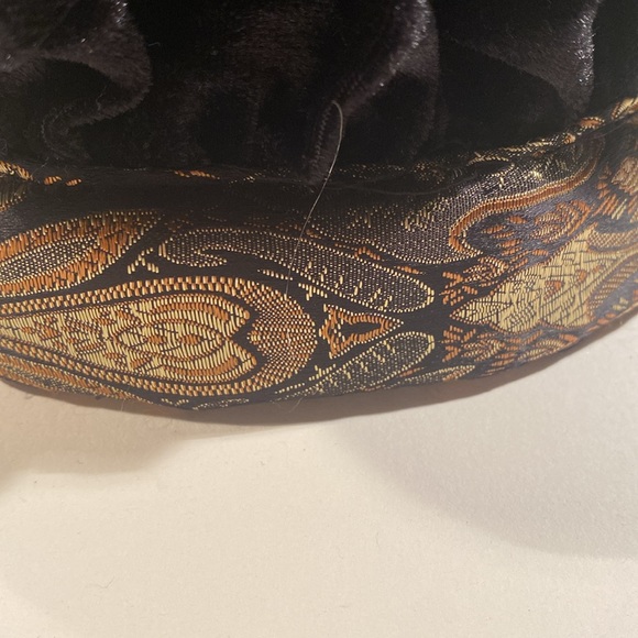 ❗️Price reduction❗️Black Shakespeare cap with brocade band - Picture 3 of 7